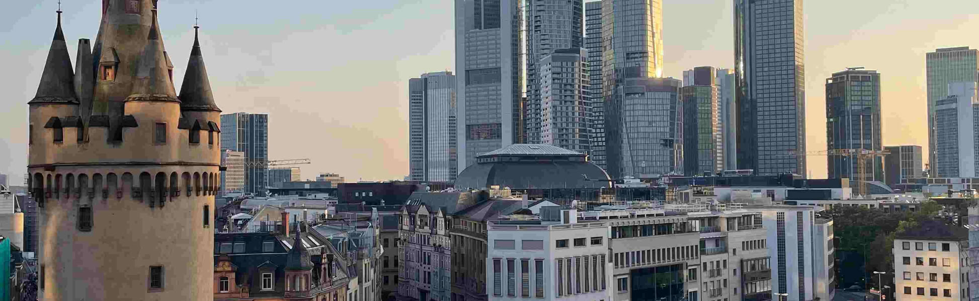 Stadtfuehrung im Frankfurter Ostend und den Bauprojekten rund um die EZB